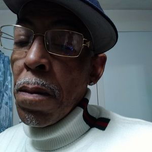 Meet your Posher, Larry